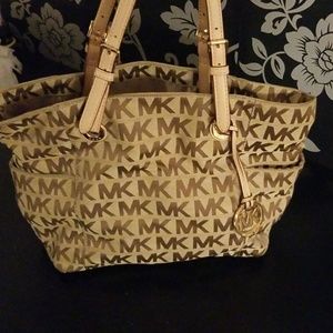 Beige tote bag